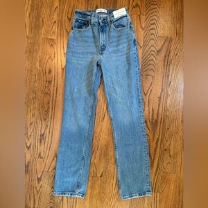Abercrombie & Fitch - Ultra High Rise The 90’s Straight Leg Jeans Size 23 R NWT